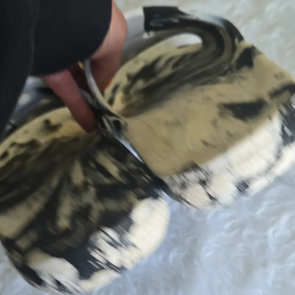 CROCS‎ Men's Monochrome Swirl Sandals